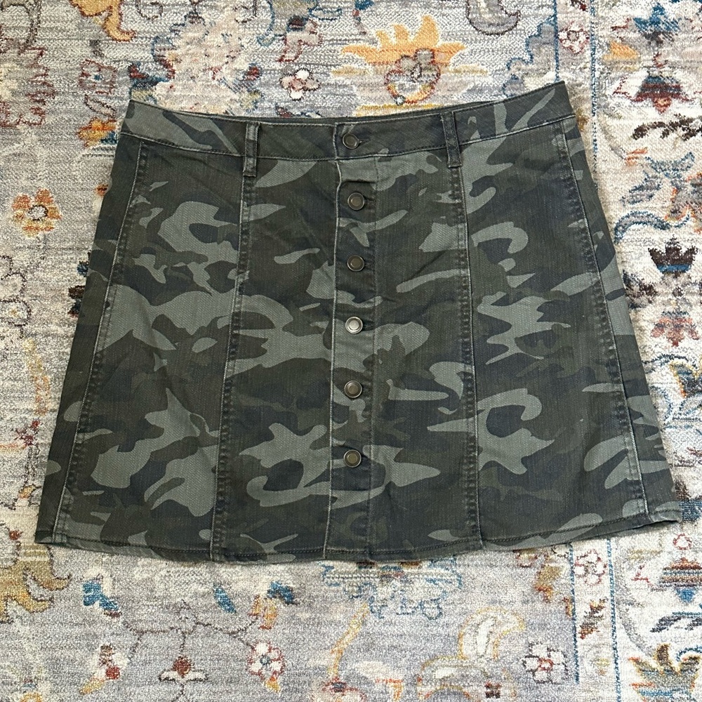 Faded Glory Vintage Green Camo Button-Front Pleated Back Pockets Skirt Size 14 - Picture 1 of 5